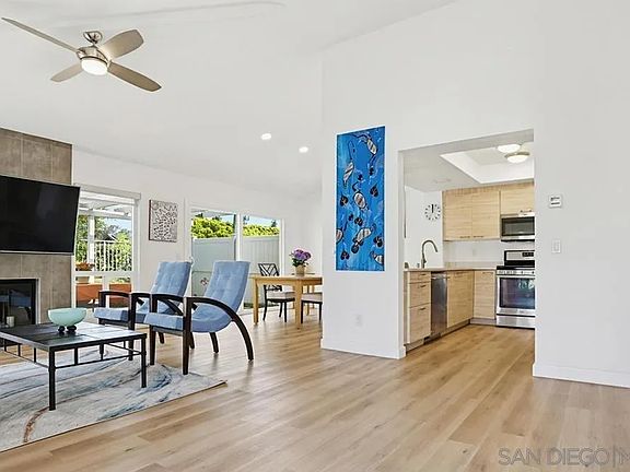 3rd image of 1024 Gleneagles Pl
