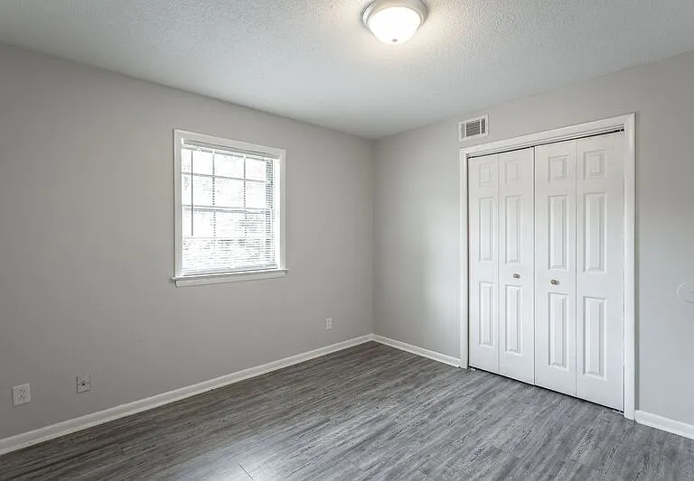 2414 Lyndon Ave — Photo 12