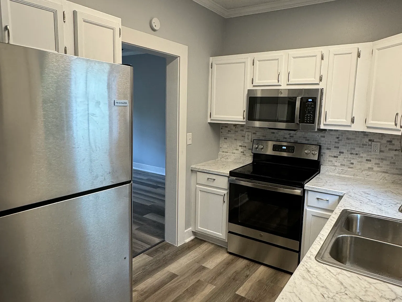327 Livingston St — Photo 4