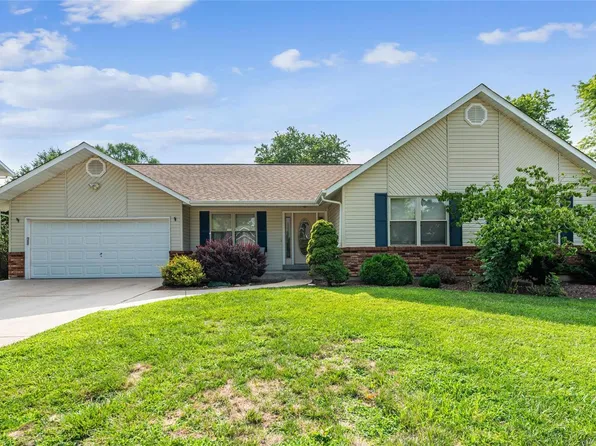 1362 Kyle Dr, Saint Charles, MO 63304