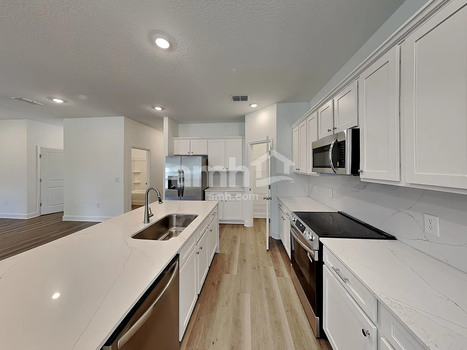 4 bed, 3.0 bath, 2245 sqft, $2,670 — Photo 4