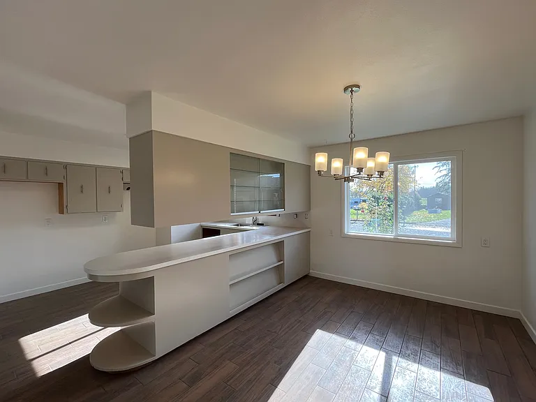 Kitchen / Dining
