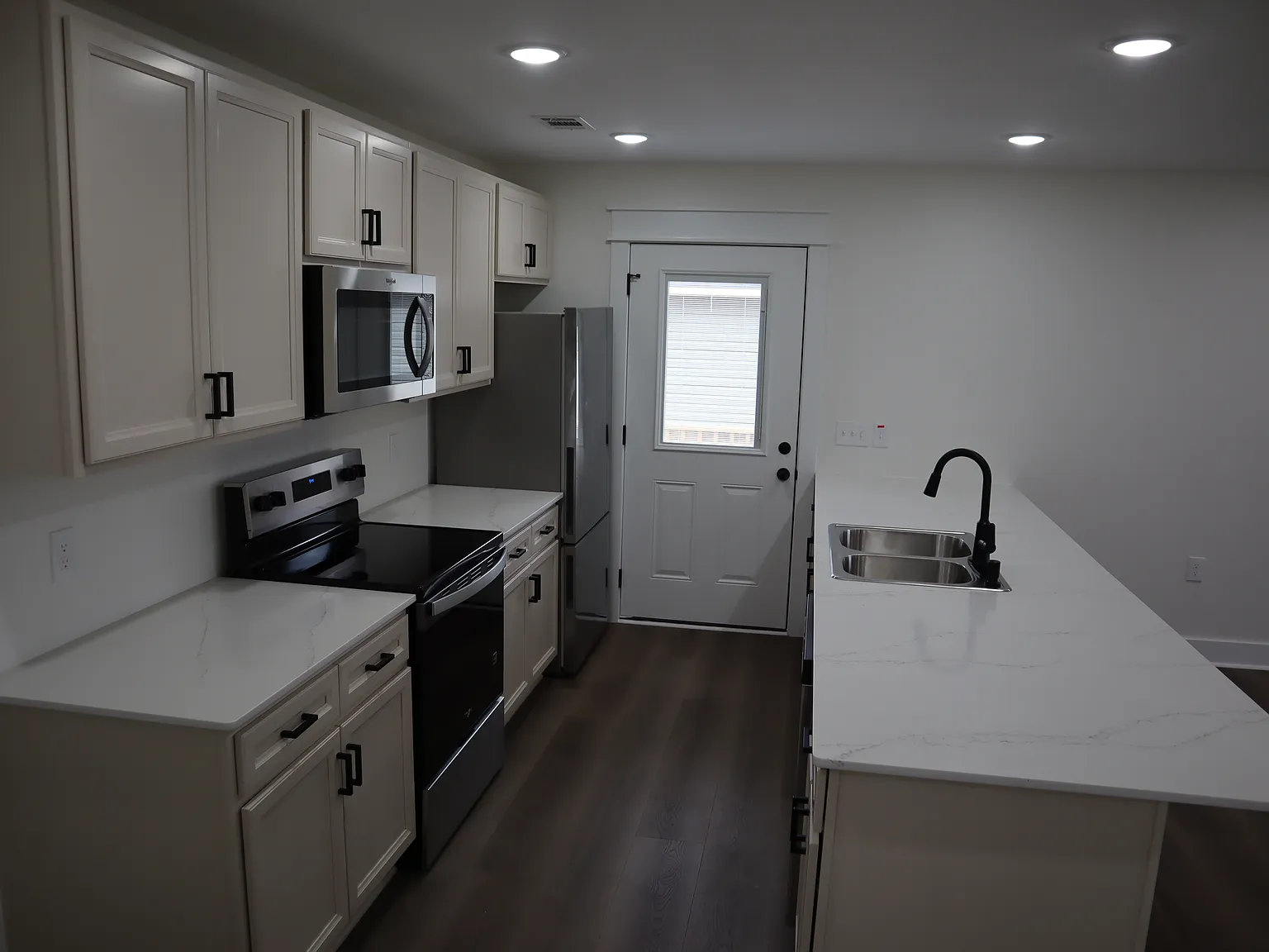 3 bed, 1040 sqft, $1,450 — Photo 4