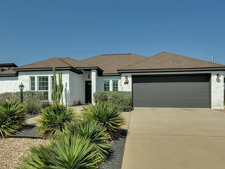 210 S Meadowlark St — Photo 1