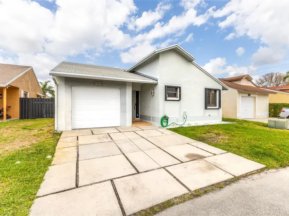 920 SW 109th Avenue, Pembroke Pines, FL 33025