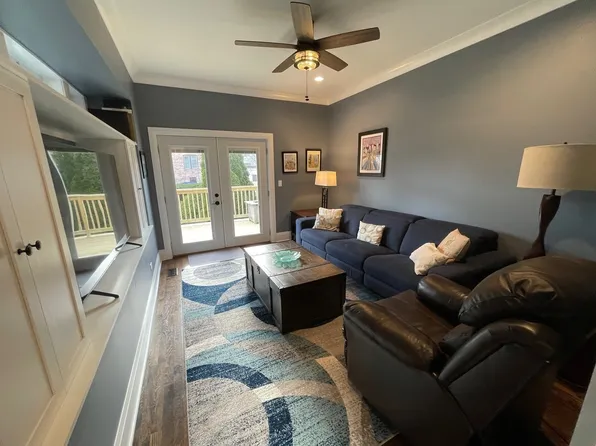 433 Wisconsin Ave APT 1, Oak Park, IL 60302