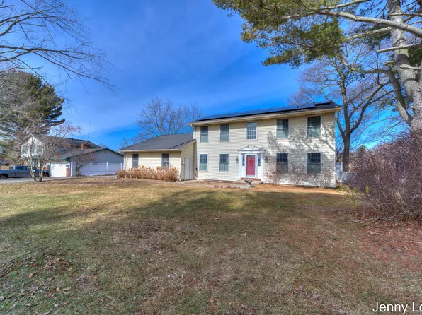 1530 Bayview Dr, Norton Shores, MI 49441