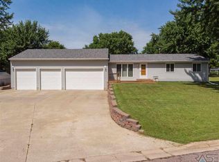 908 E Cedar St, Brandon, SD 57005