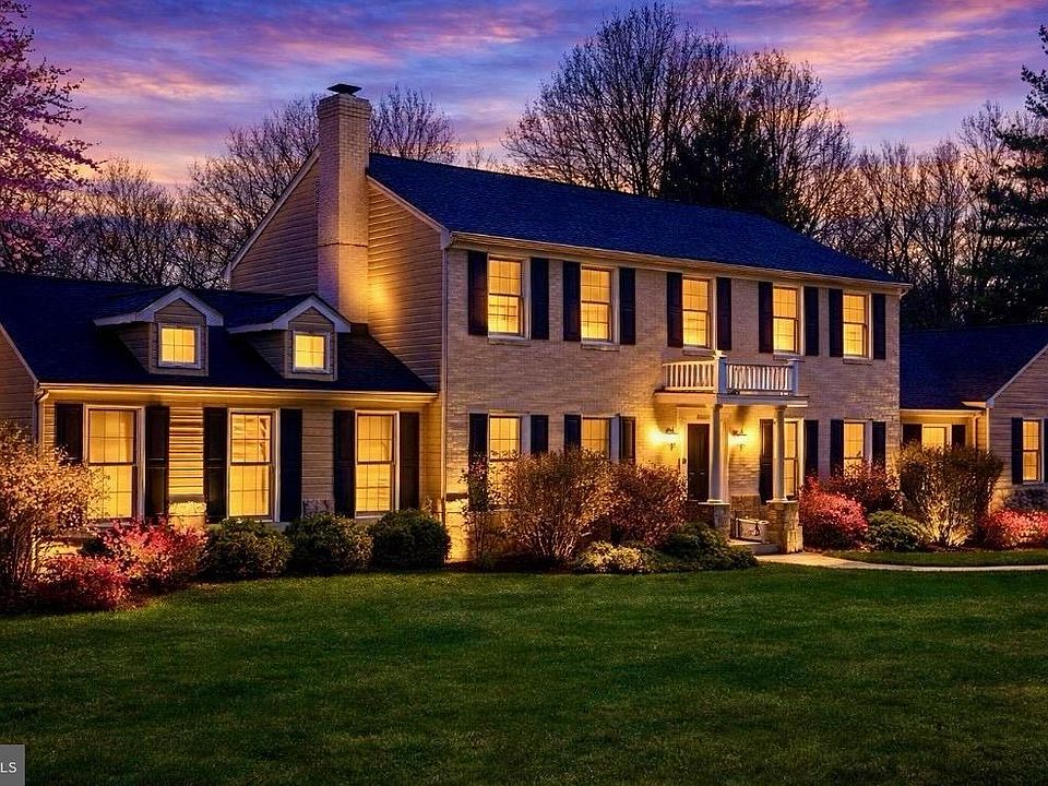 1st image of 813 Lunenburg Rd