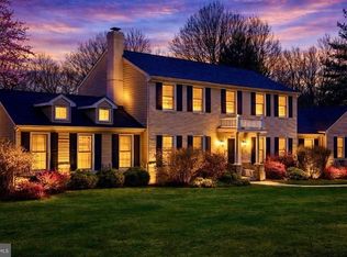 813 Lunenburg Rd, Great Falls, VA 22066