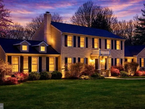 813 Lunenburg Rd, Great Falls, VA 22066