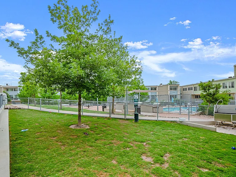 604 N Bluff Dr #228 — Photo 33