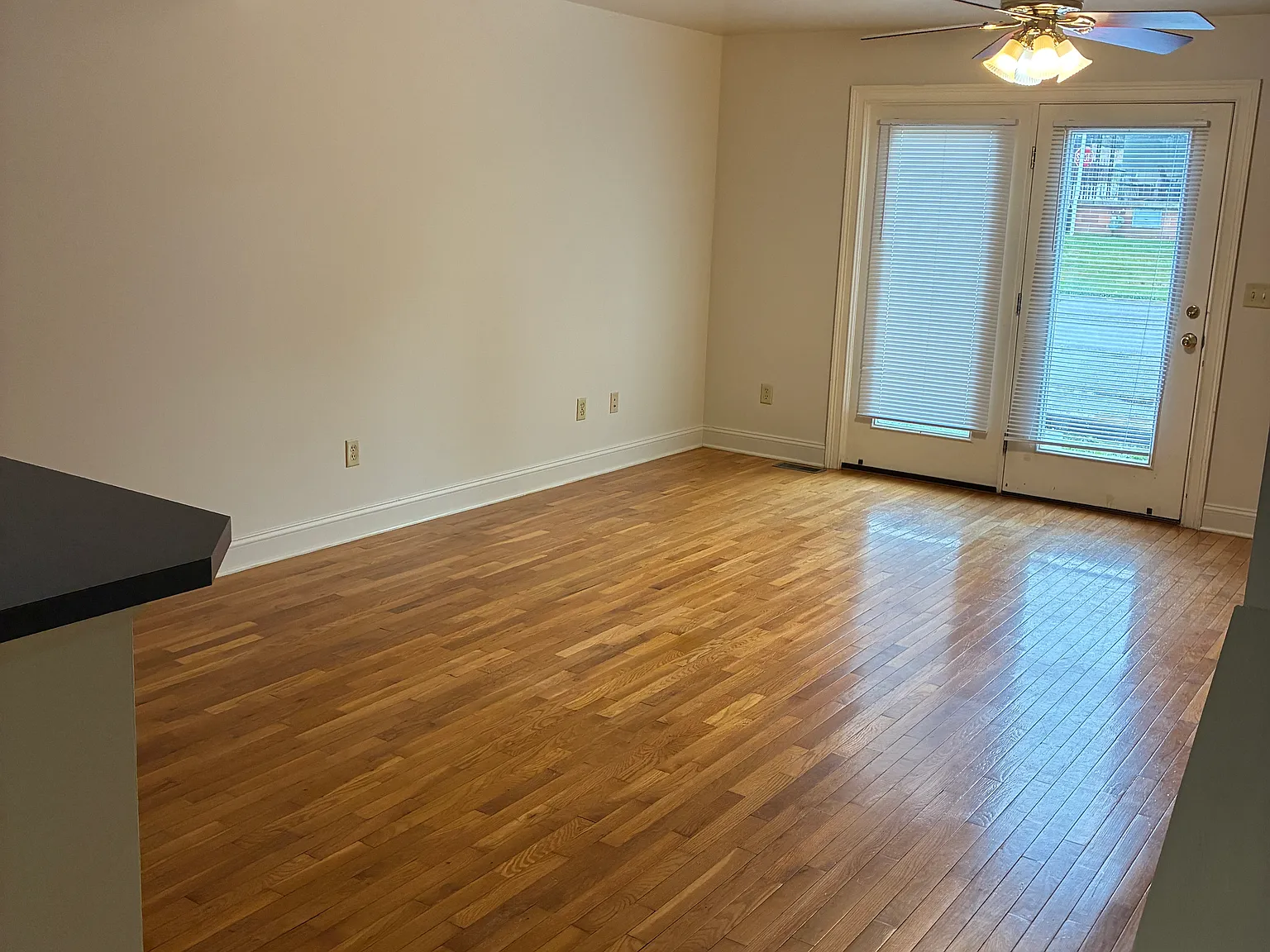 2 bed, 1.5 bath, 1000 sqft, $1,025 — Photo 3