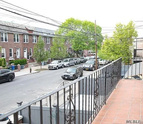 Rented by Chous Realty Group Inc | media 28