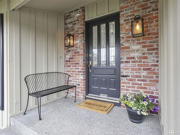 The home features a lovely entry, and boasts an updated front door and lighting. Fairwood amenities include security patrols, parks, a tranquil setting and award-winning schools. Easy access to freeways, SeaTac airport, hospital, major retail, dining and business hubs. 