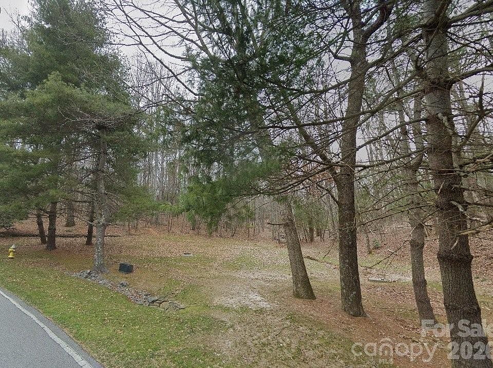 2nd image of 1008 Indian Cave Rd