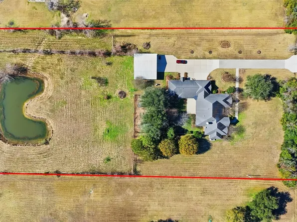 500 Burwell Rd, Highlands, TX 77562