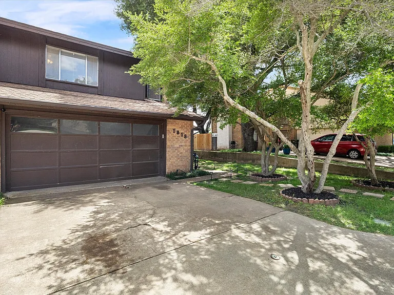 1818 Highbrook Ct — Photo 3