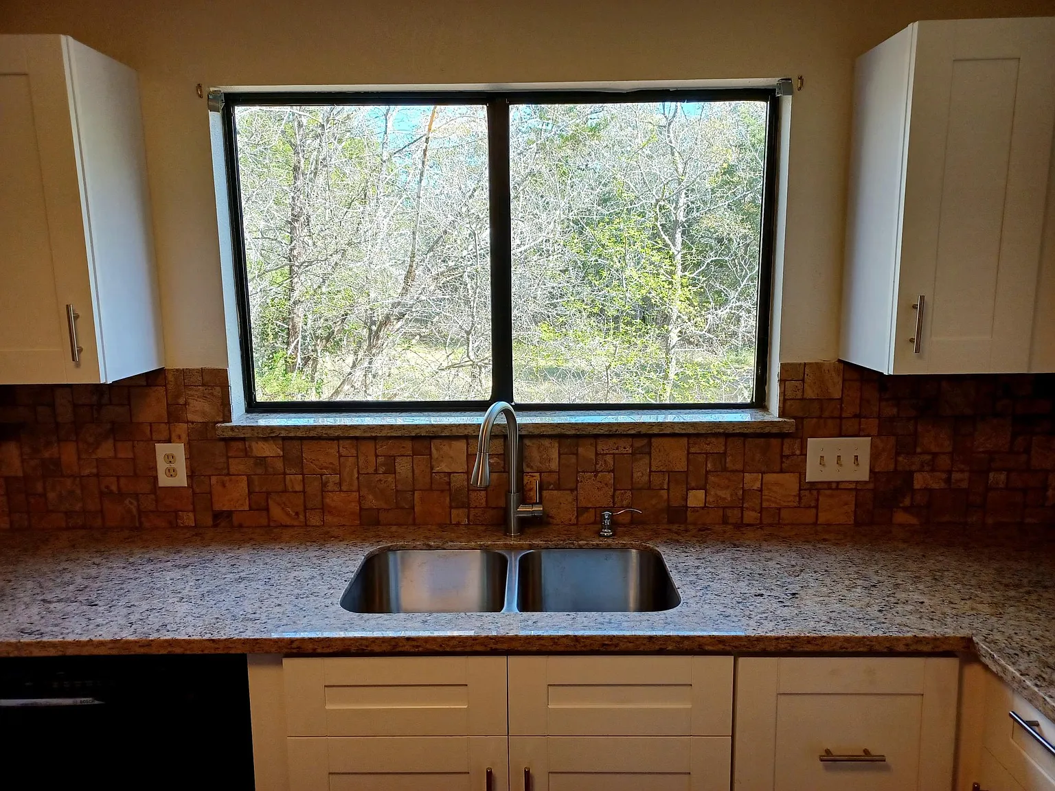 3 bed, 2054 sqft, $2,775 — Photo 3