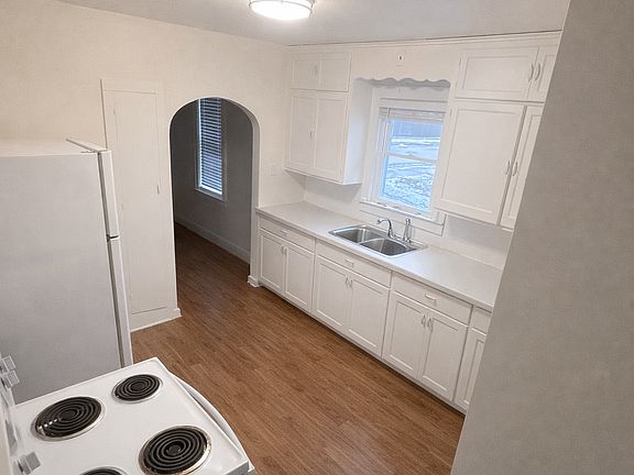3rd image of 100 N McLellan St #1