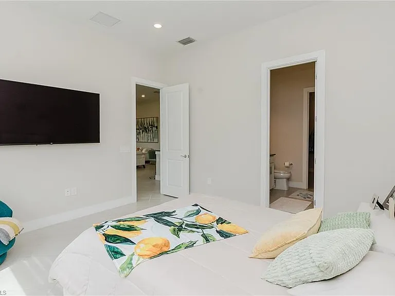 4302 Washington Pl — Photo 17