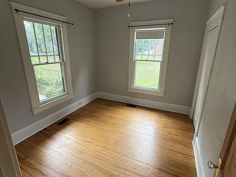 230 Grand Ave — Photo 23