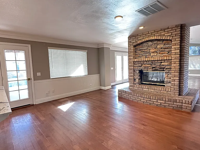 2123 Deland Ct — Photo 12