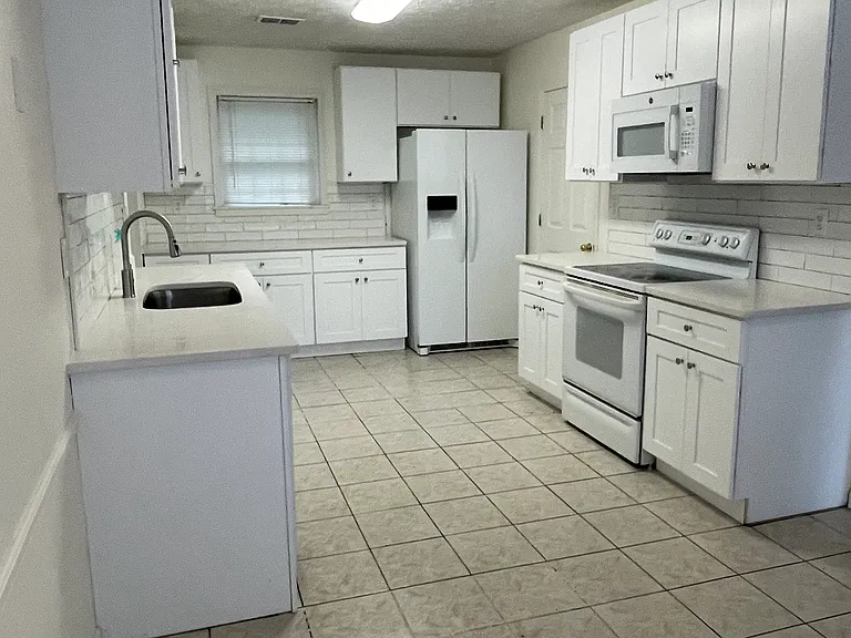 2131 Hutton Dr — Photo 2