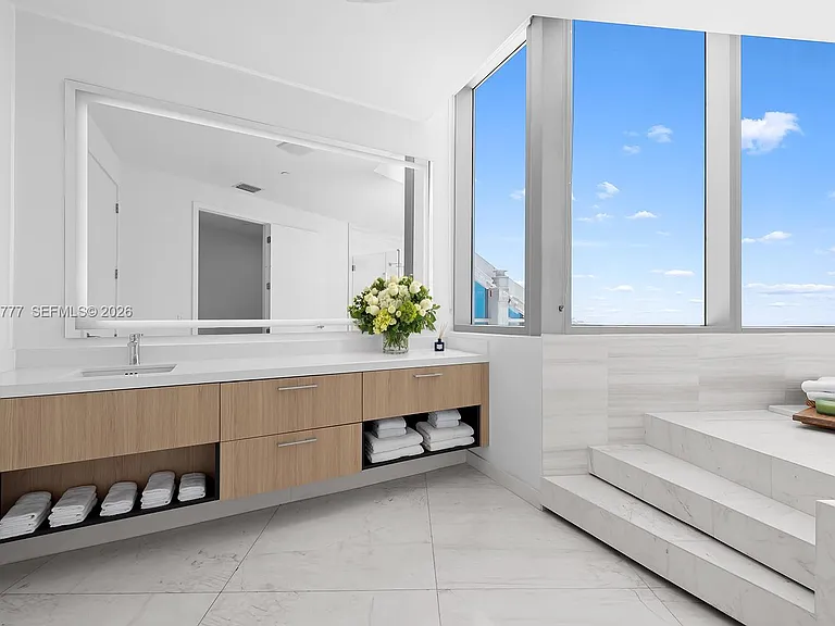 851 NE 1st Ave #Penthouse 5700 — Photo 29