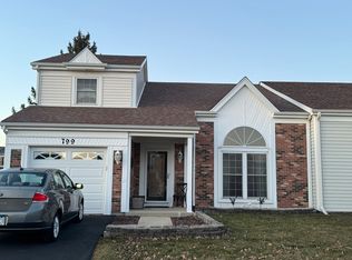 799 Stanford Ln, Carol Stream, IL 60188