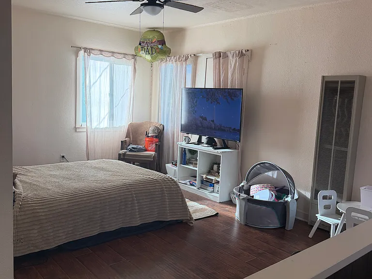 140 S Harvard Ave #1/2 — Photo 3