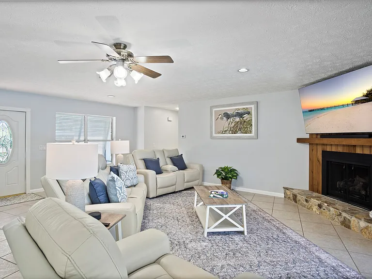 1360 SW Albatross Way — Photo 18