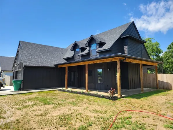 213 N Howard St, Alvord, TX 76225