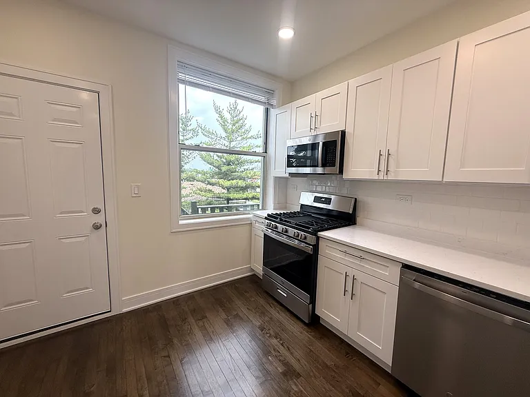 4006 W Warwick Ave #3W — Photo 6