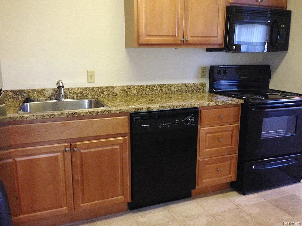 31993 W Twelve Mile Rd — Photo 3