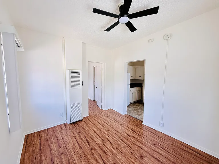11118 Victory Blvd #1 — Photo 3