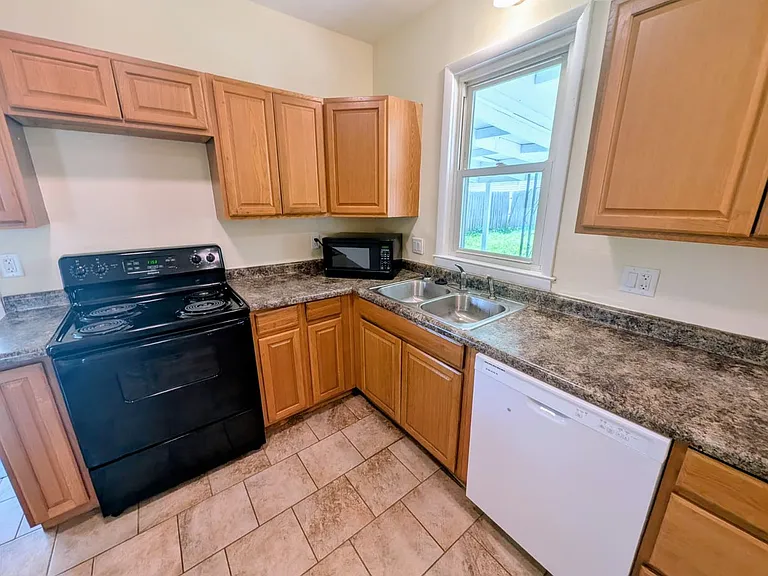 3316 Duncan St — Photo 10