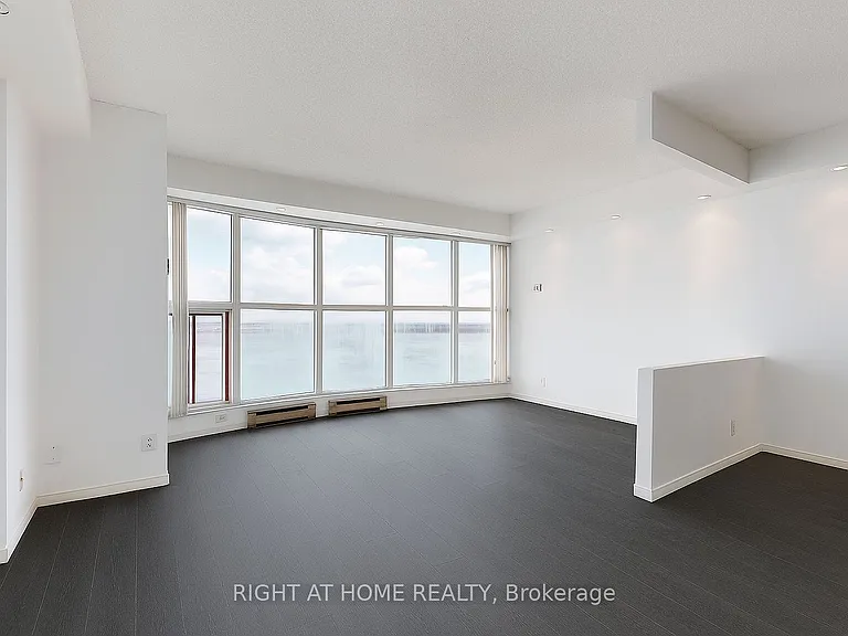 99 Harbour Sq #2205 — Photo 1