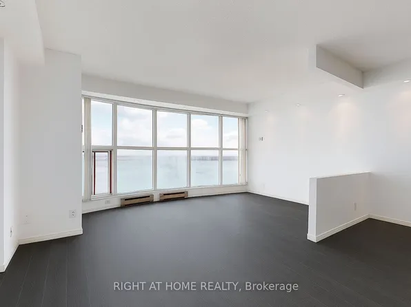 99 Harbour Sq, Toronto, ON
