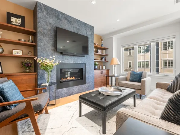 21 Crowninshield Rd #21, Brookline, MA 02446