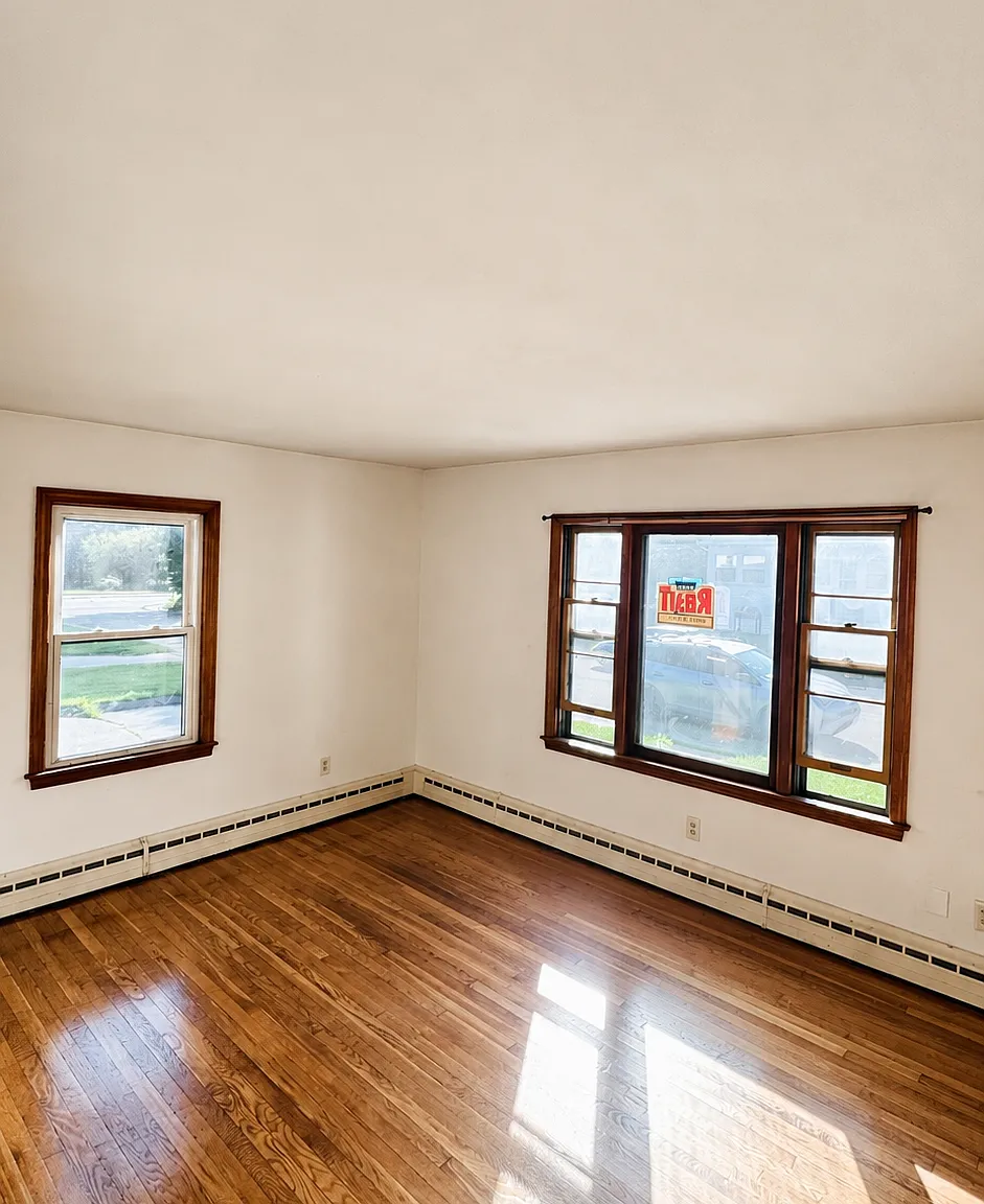 3 bed, 1280 sqft, $2,100 — Photo 4