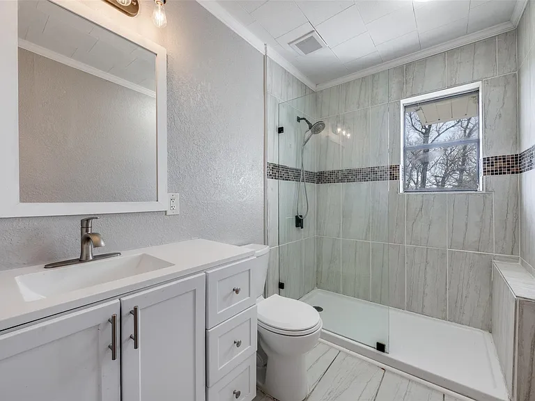 226 Glen Meadows Dr — Photo 14
