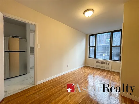 Rented by Astor Realty | media 18