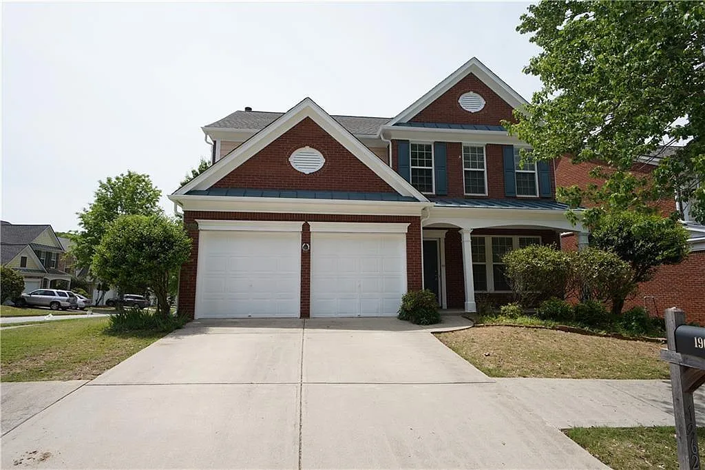 4 bed, 2.5 bath, 2344 sqft, $2,500 — Photo 1