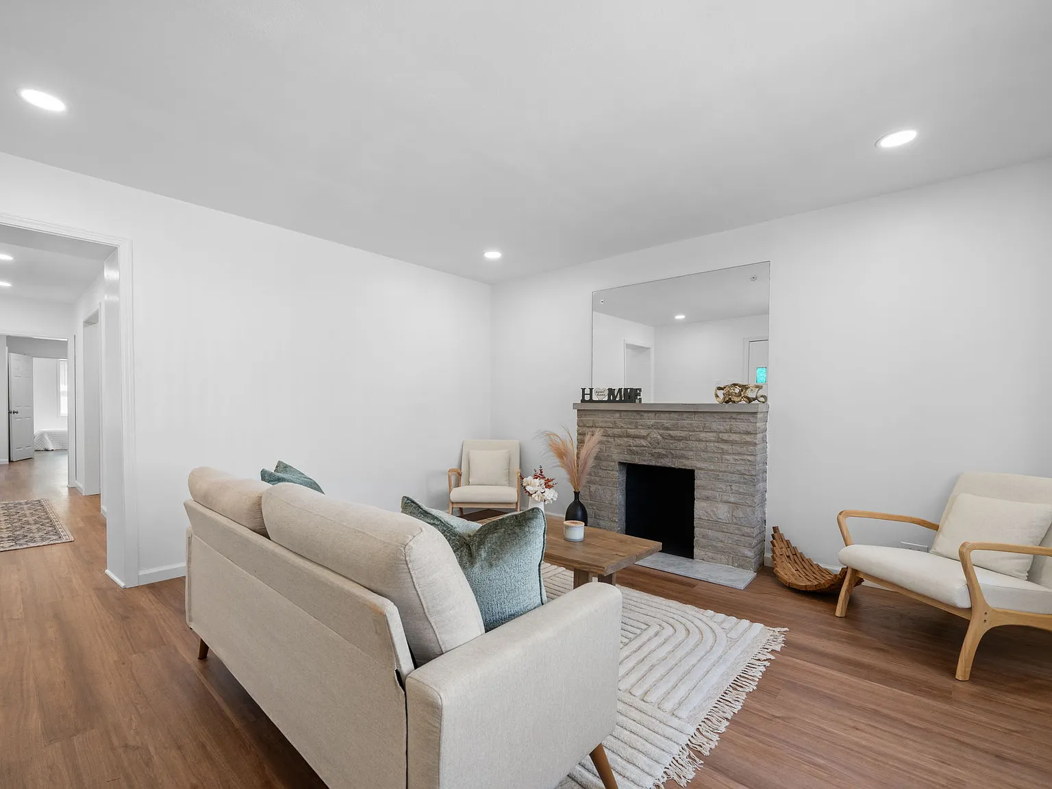 2 bed, 2118 sqft, $1,950 — Photo 2