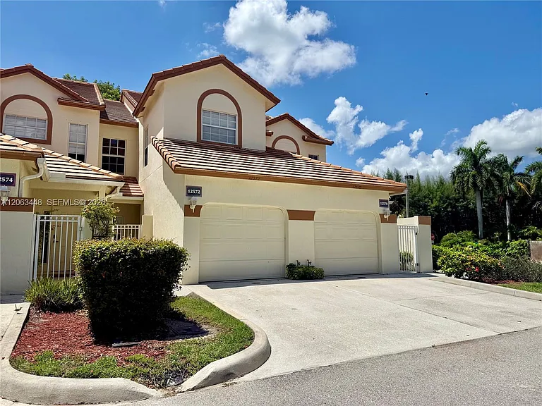 12572 Shoreline Dr #107 — Photo 2