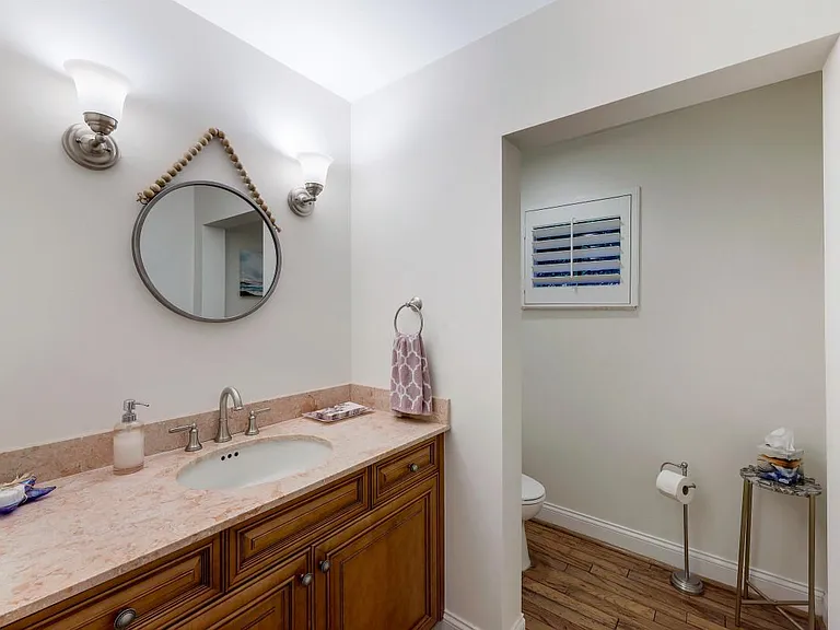 Half bath, next to the den