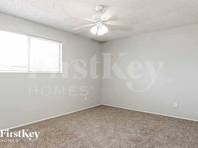 1918 E Watson Dr — Photo 7