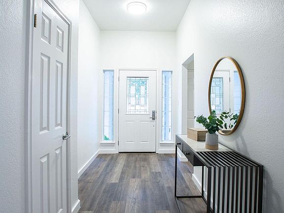 Spacious entryway with lots of light!