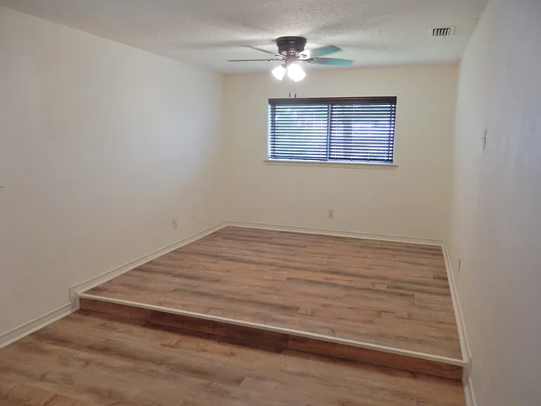 1818 Mission Dr — Photo 11